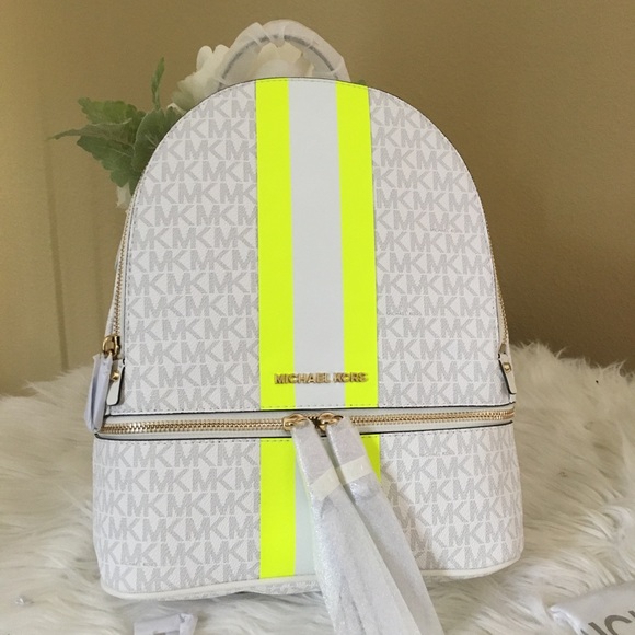 Michael Kors Handbags - Last one✨Michael Kors medium Rhea zipper backpack